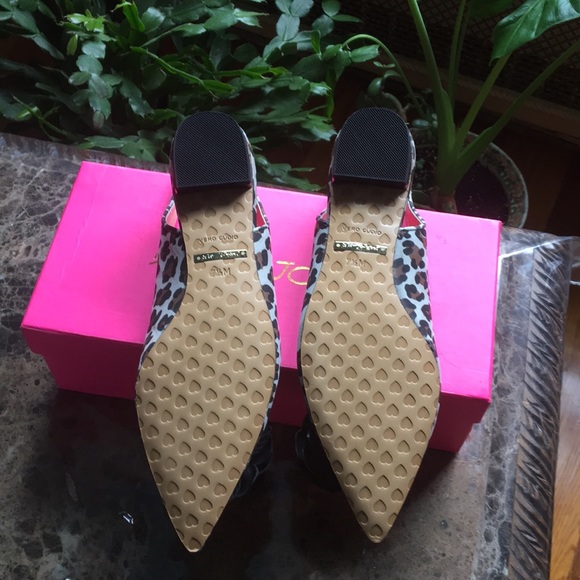 Shoes - Picture 6 of 7